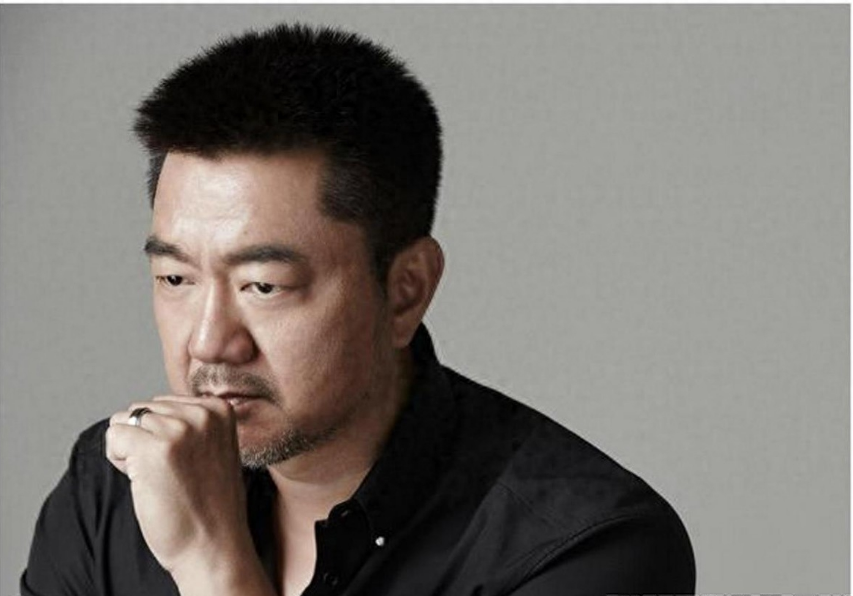 回顾演员董勇离婚后坚决不再婚却在45岁相亲娶小娇妻