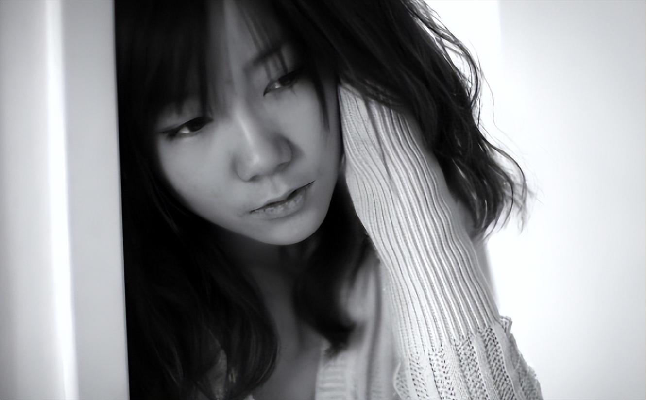 回顾90后人大才女苏紫紫不顾批评做人体模特如今怎样了