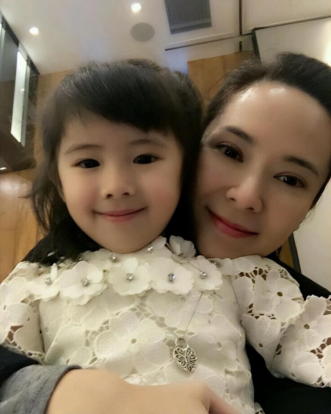 郭羡妮和朱少杰也不止一次告诉过女儿,要读书,可是效果不大.