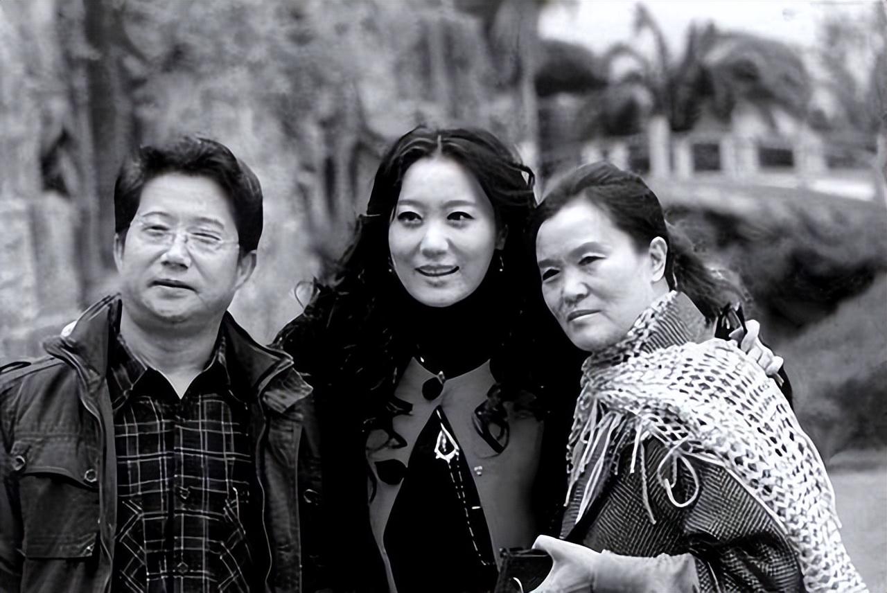 回顾谭晶我这辈子正确的决定就是为科学家丈夫生下一对双胞胎