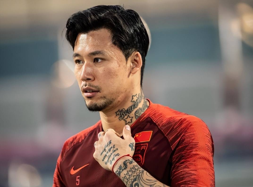 前申花名宿讽刺武磊不配做队长 因他不霸气 网友补刀 他还缺纹身