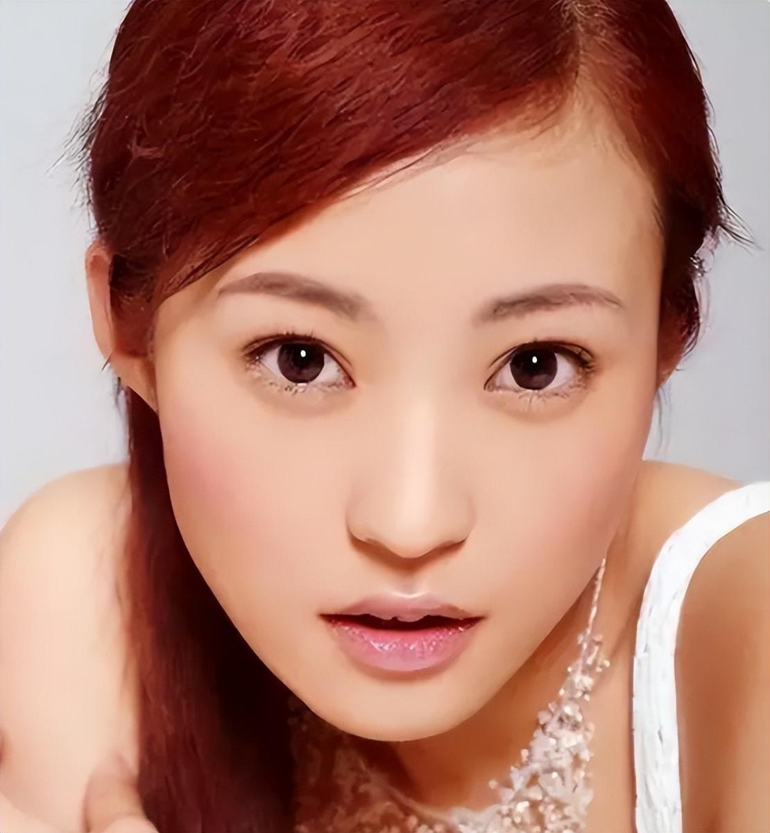 回顾郝蕾与刘烨分开后44岁独自带着双胞胎儿子生活如今还好吗