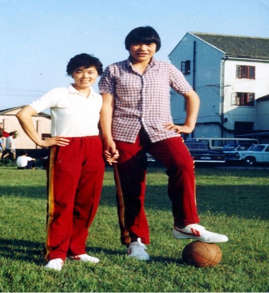 回顾郑海霞43岁嫁男粉丝伤病缠身双腿已变形56岁心中仍有遗憾