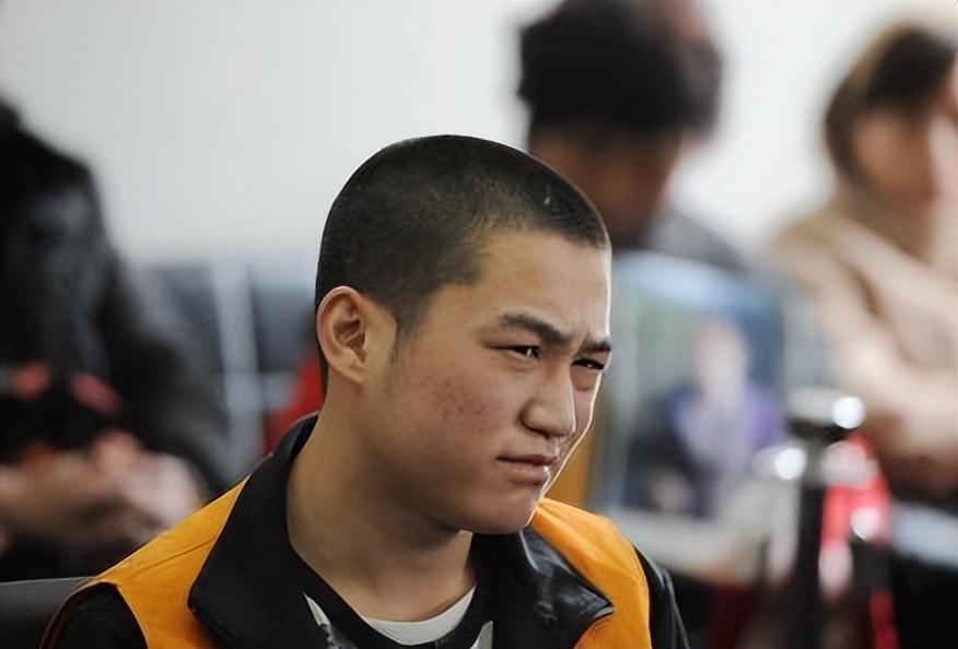 回顾90后小伙被判死刑却一脸微笑向法官鞠躬致谢我父母毁了我