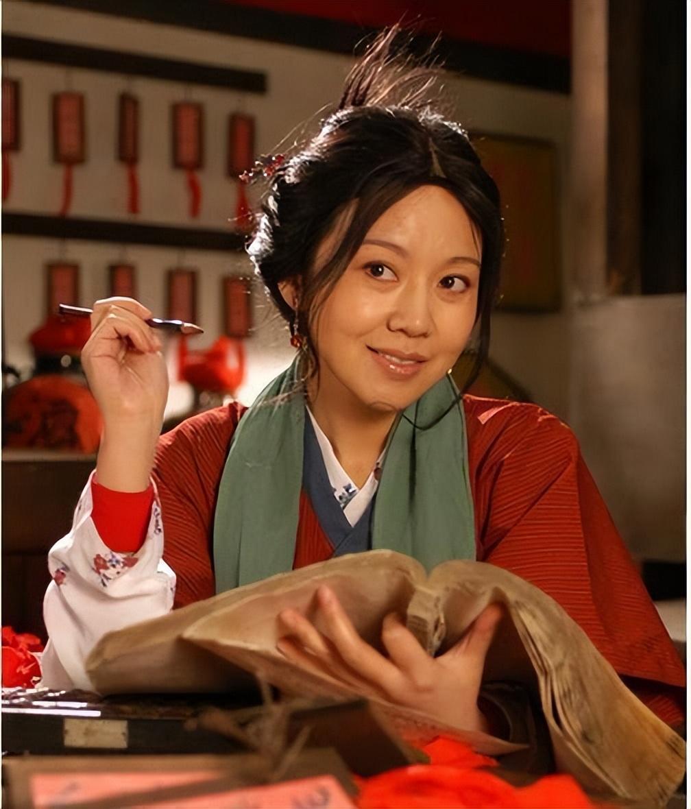 回顾被抛弃后活出精彩多年后的闫妮已是邹伟高攀不起的人