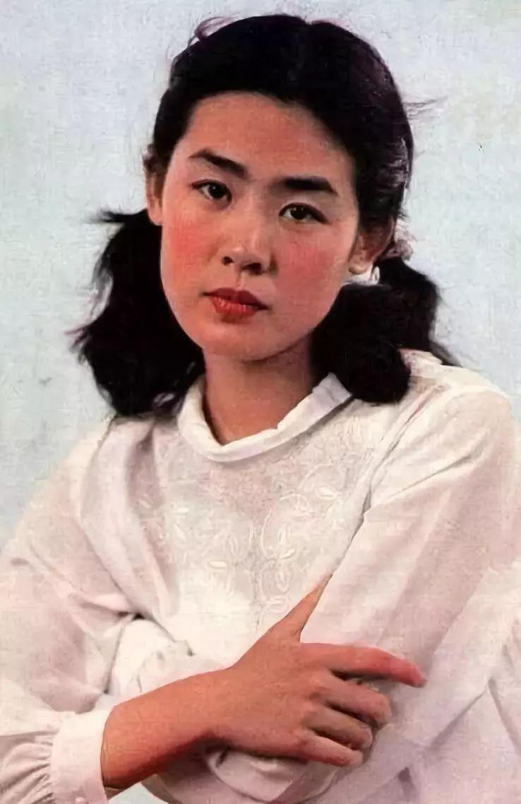 回顾丛珊嫁法国人后离婚带着儿子嫁导演60岁婚姻很幸福