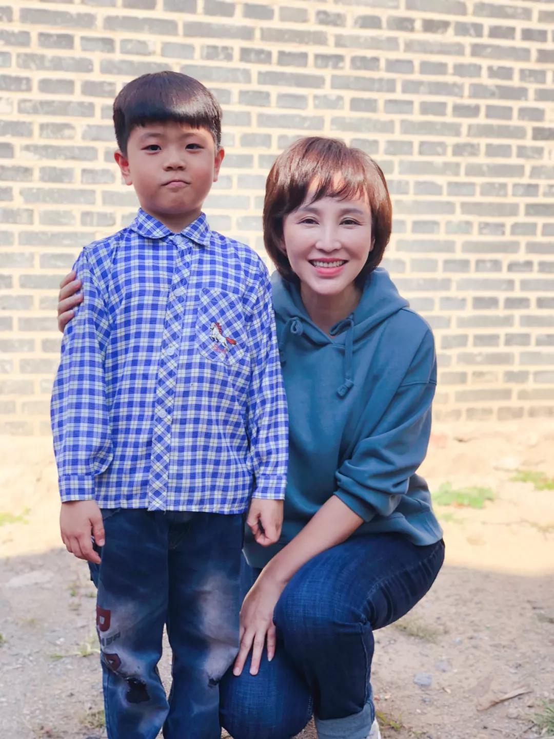 她19岁和人私奔,裸婚在6平米地下室生3胎,丈夫用7部剧把她捧红