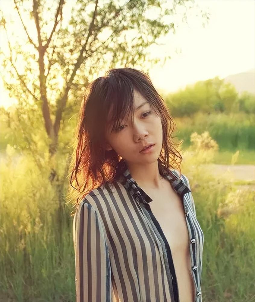 回顾90后人大才女苏紫紫不顾批评做人体模特如今怎样了