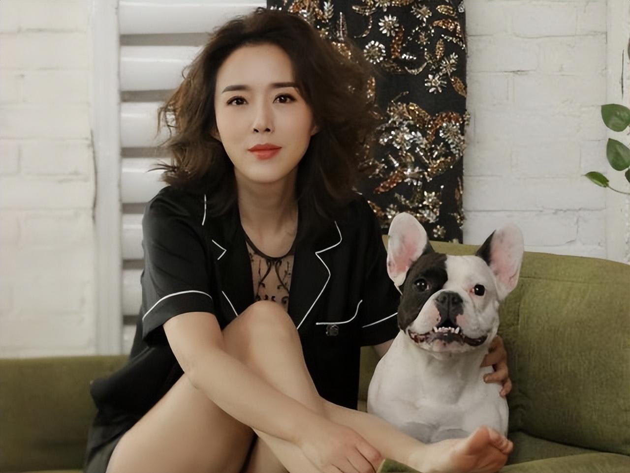 回顾演员颜丹晨我这辈子正确的决定就是44岁为小丈夫生儿子