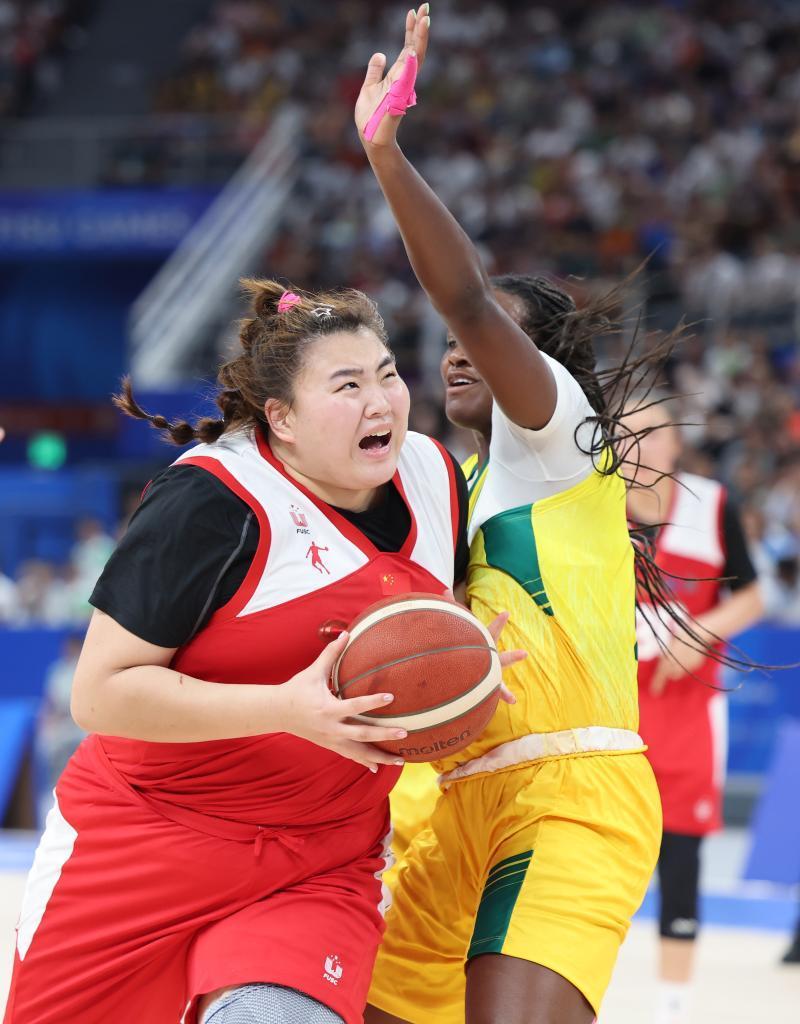 回顾郑海霞43岁嫁男粉丝伤病缠身双腿已变形56岁心中仍有遗憾