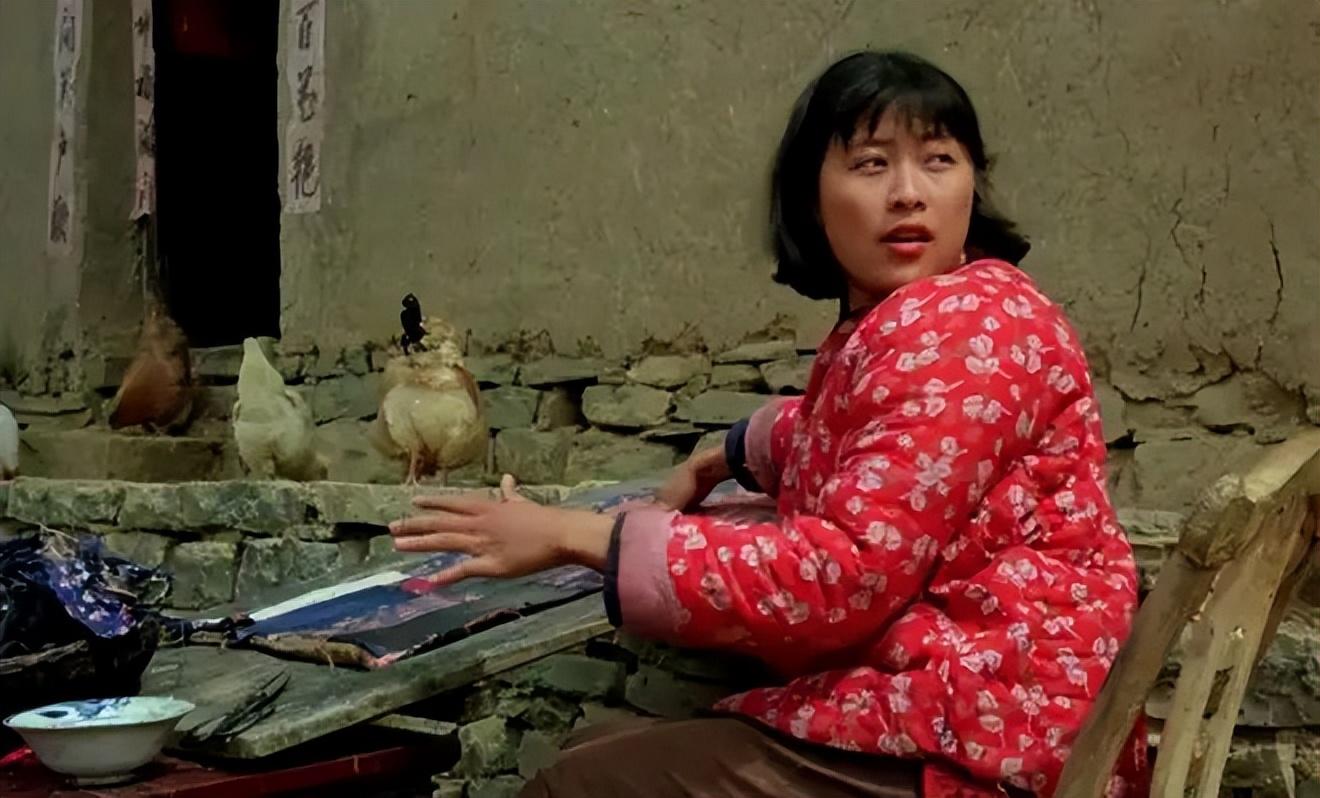 回顾岳红年轻时只顾事业曾被女儿喊阿姨患癌后母女和解