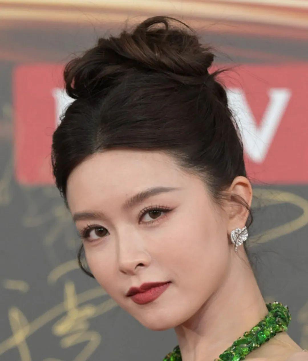 标题明星聚焦微博之夜秦岚毫不掩饰岁月痕迹