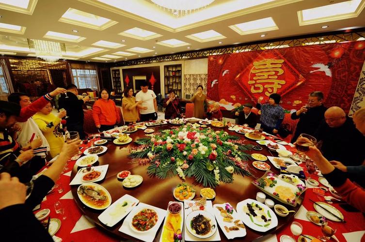 二叔曾是副厅级干部,奶奶90大寿时,大家竟不愿意和二叔坐一张桌