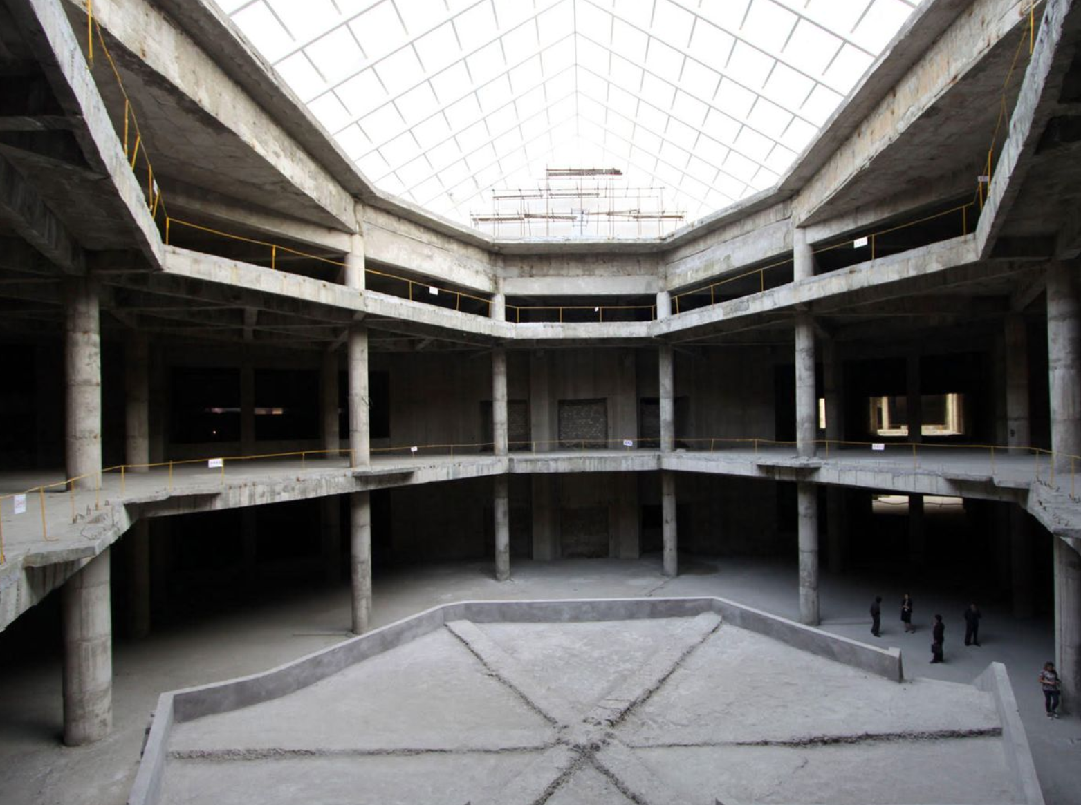 与此同时与各国的国际关系也有所缓和,柳京饭店也迎来了第二春