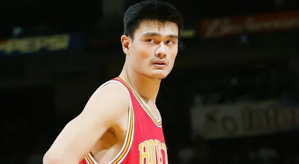 回顾姚明42岁妻子风韵犹存13岁女儿身高近2米成为人生赢家