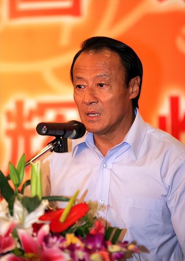 回顾乒坛美男子李富荣娶舞蹈演员为妻儿子是帅哥演员