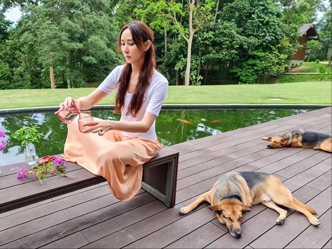 回顾胡静嫁入马来西亚豪门丈夫为不和她分房睡自愿摘除扁桃体