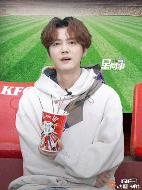 鹿晗愈发女相被嘲已配不上关晓彤脸部浮肿姨化撞脸尹正