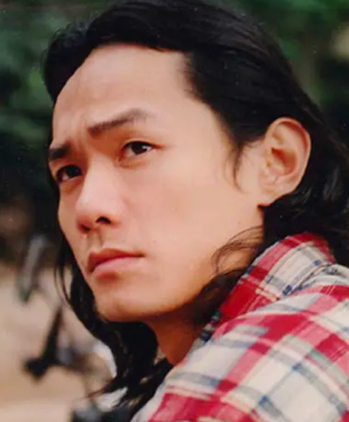 回顾演员果靖霖妻子在他怀里去世后至今未娶现在过得怎样