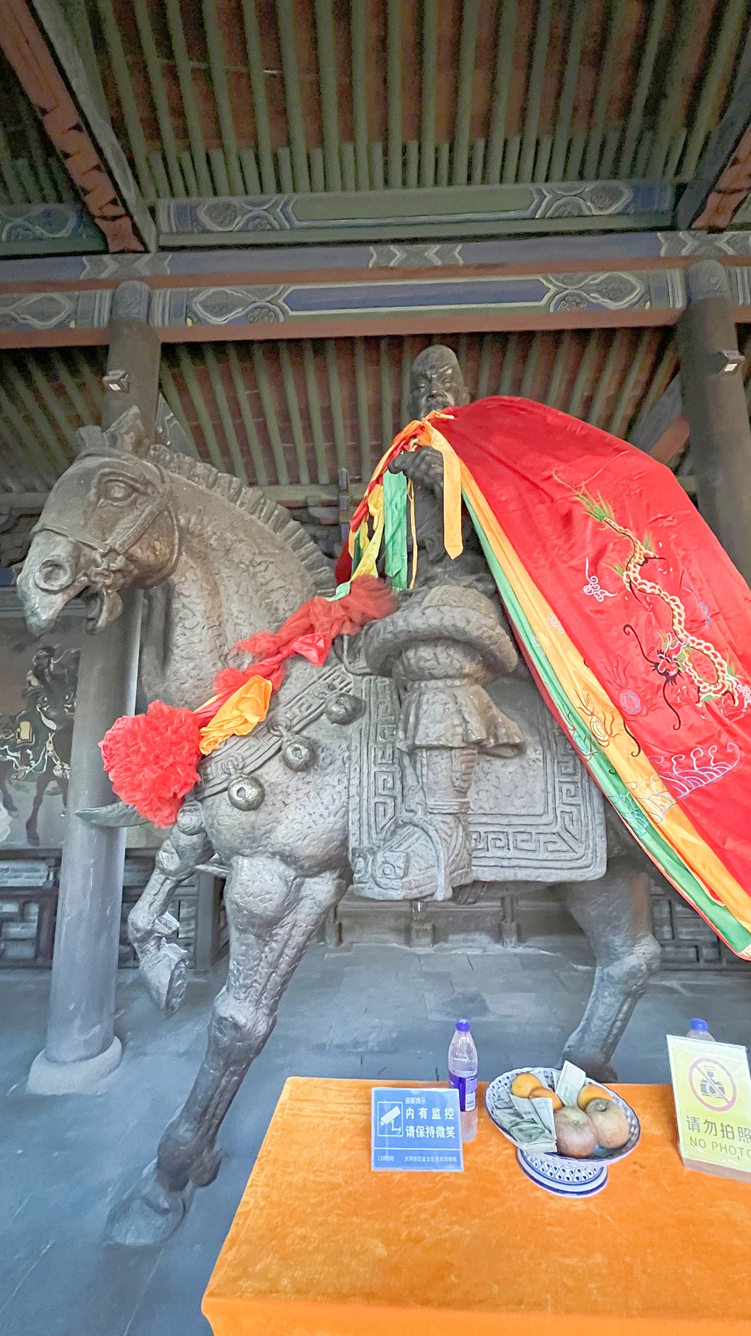 大同关帝庙大殿中的关公像说到关二爷就不得不提《三国志》了,这部