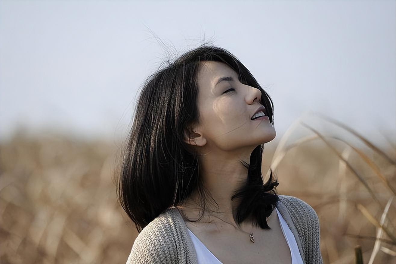 高圆圆也算是苦尽甘来了,她在遇到赵又廷之前感情之路一直是坎坷不已