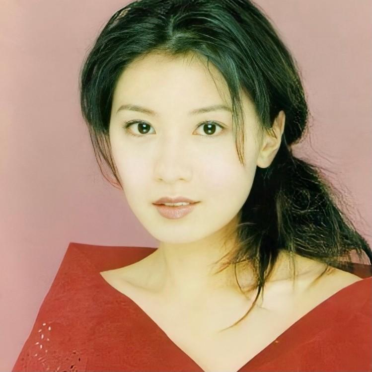 回顾贾静雯嫁两夫生三女与前夫冰释前嫌后现任老公帮我们拍照