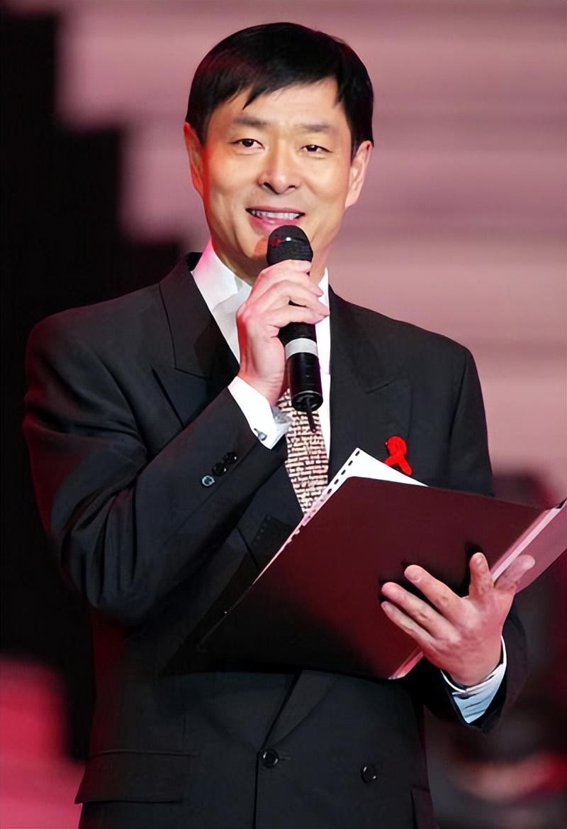 回顾濮存昕:家人相继离世,如今69岁我不敢老去,还要照顾老母亲