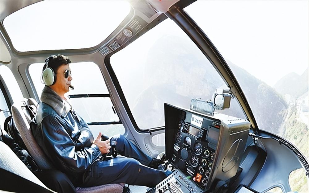 2014年20岁北京男孩李亚诺花16万断骨增高74厘米后来怎样