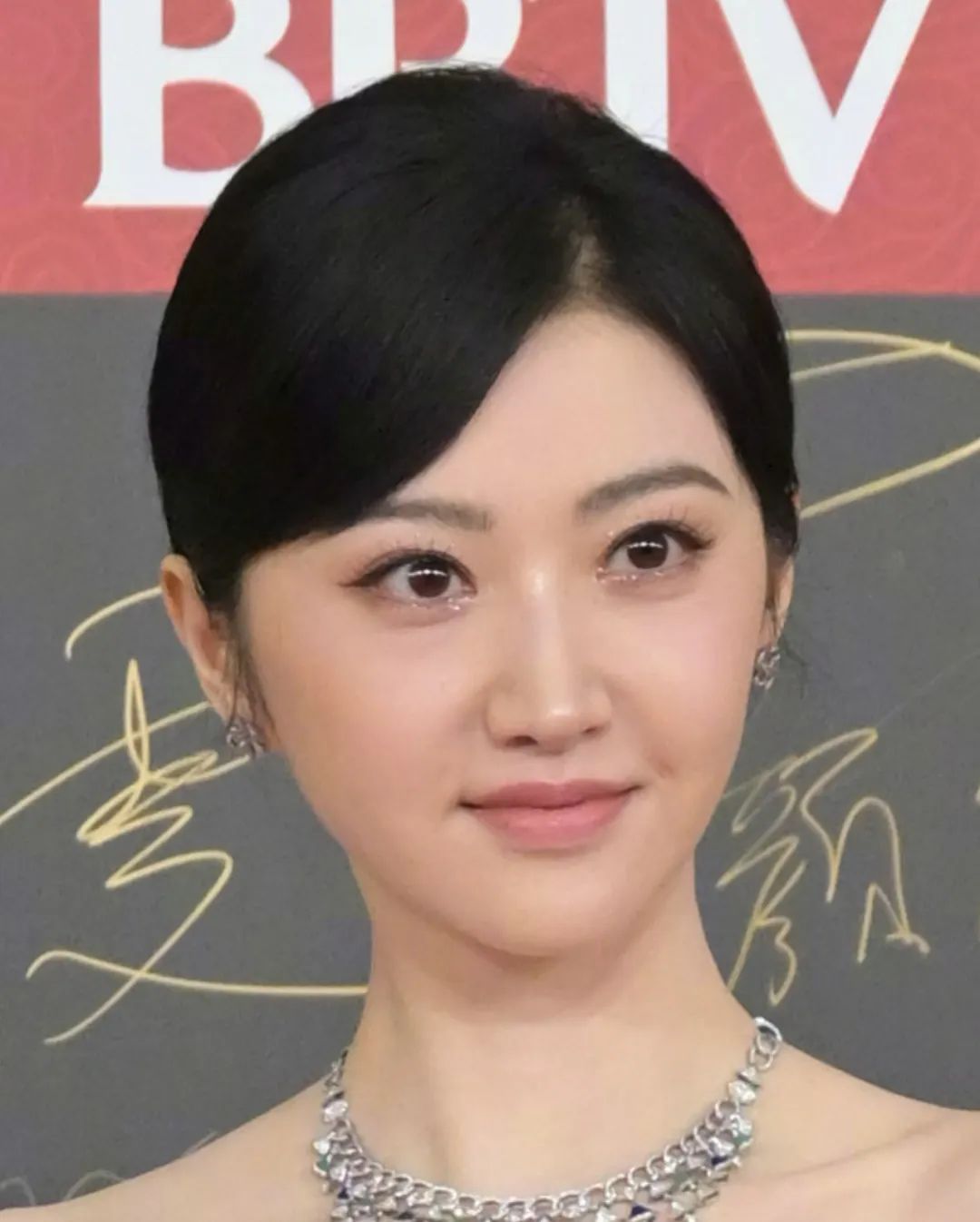 标题明星聚焦微博之夜秦岚毫不掩饰岁月痕迹