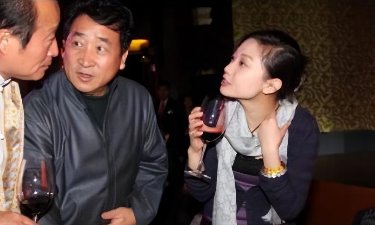 回顾姜昆25年前不顾妻子反对收养6岁孤儿后来养子成了他的骄傲