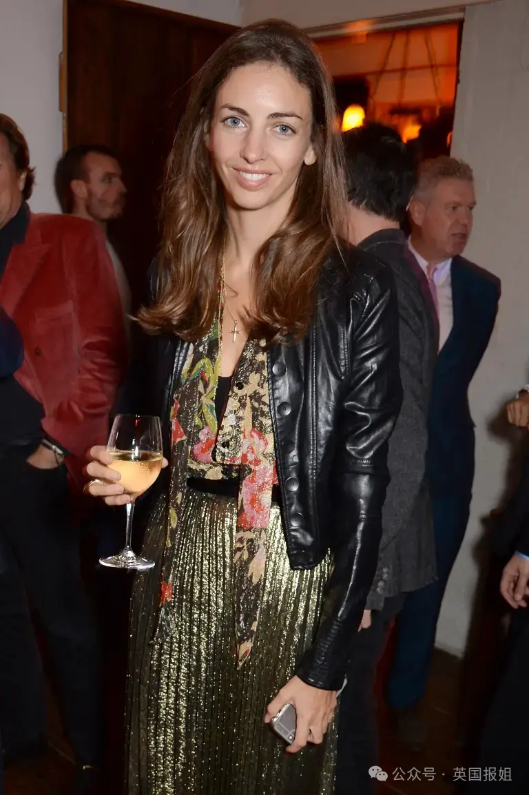 失踪已3月,英媒重磅介绍威廉情妇:青梅竹马贵族名媛,穿比基尼和首相