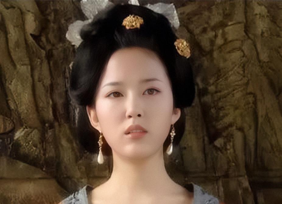 回顾颜丹晨比黄晓明成名早出道25年坚守底线如今成烂片配角