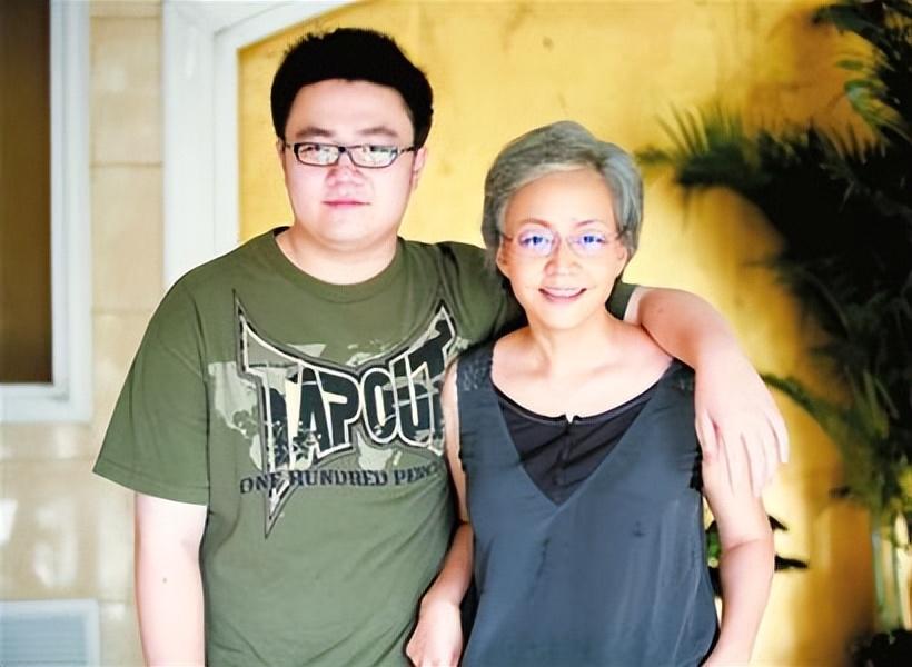 回顾王博谷我这辈子正确的决定就是给小7岁的老公巴图生2儿子