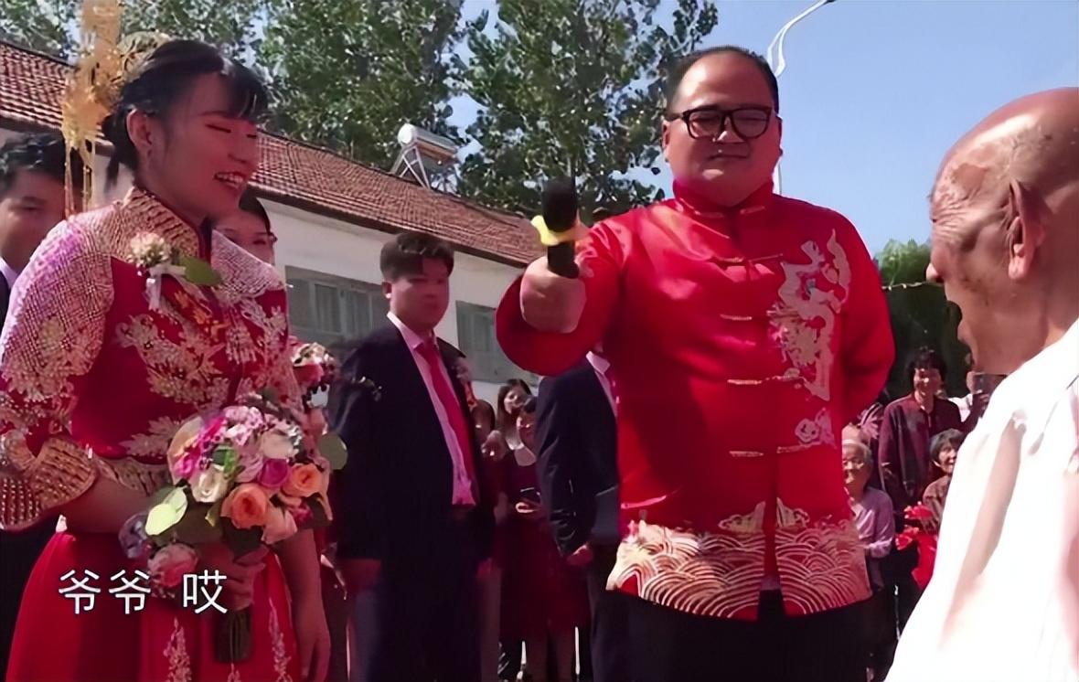 三胞胎约定一起结婚