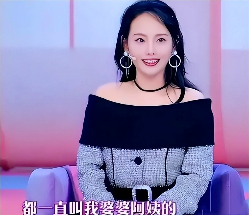 从综艺到访谈无所不至,张嘉倪就是要用自己的资源带买超进入娱乐圈,在