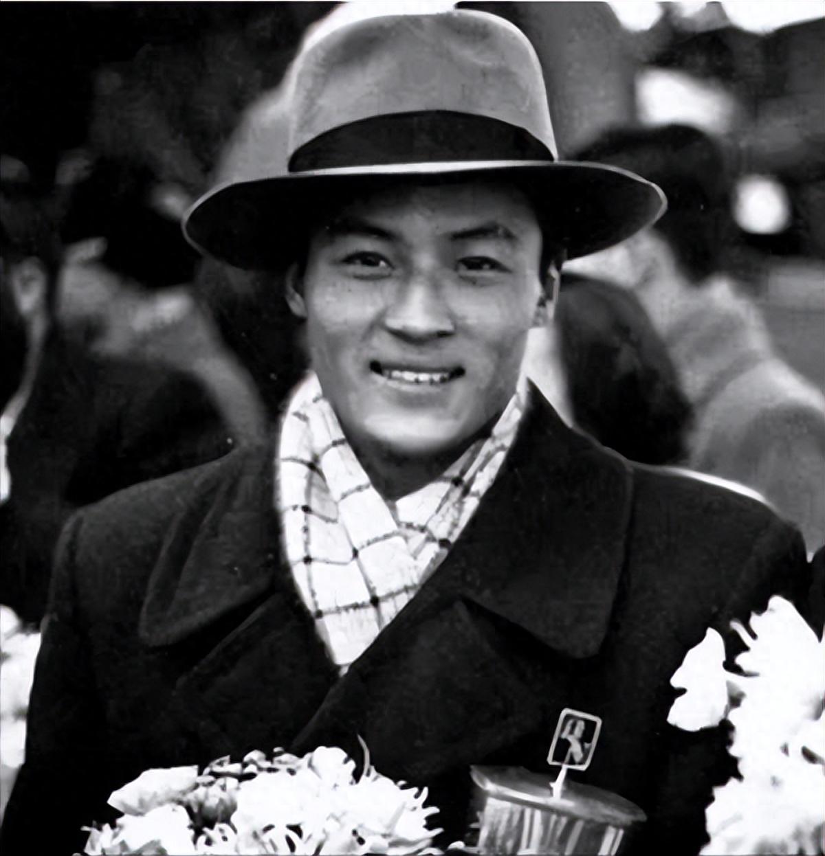 回顾乒坛美男子李富荣娶舞蹈演员为妻儿子是帅哥演员