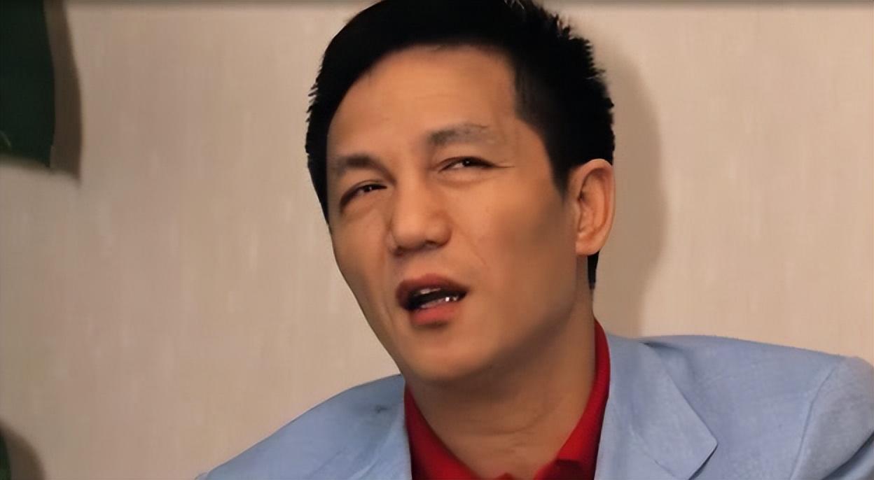 周正毅祖籍其实是江西的,但是他是在上海出生的,他们家当时住在杨浦区