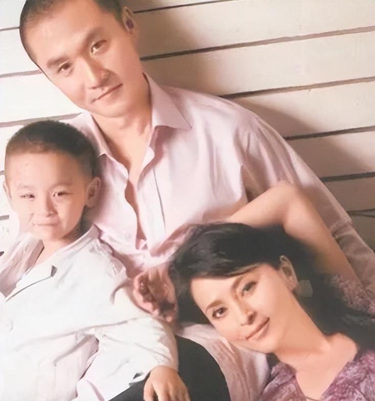 回顾何音为了儿子跟黄志忠离婚为了儿子又嫁小丈夫