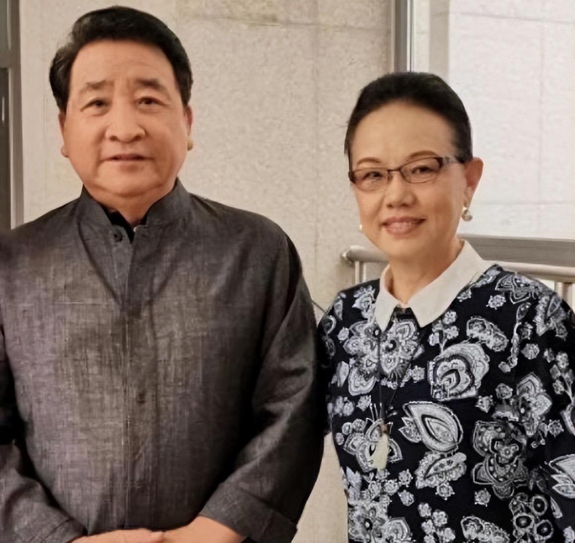 1998年,中国广播演员团为呼吁社会关爱孤儿,组织了"送温暖"公益活动