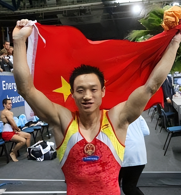 奥运体操冠军杨威:现需呼吸机维持生命,他到底经历了什么?