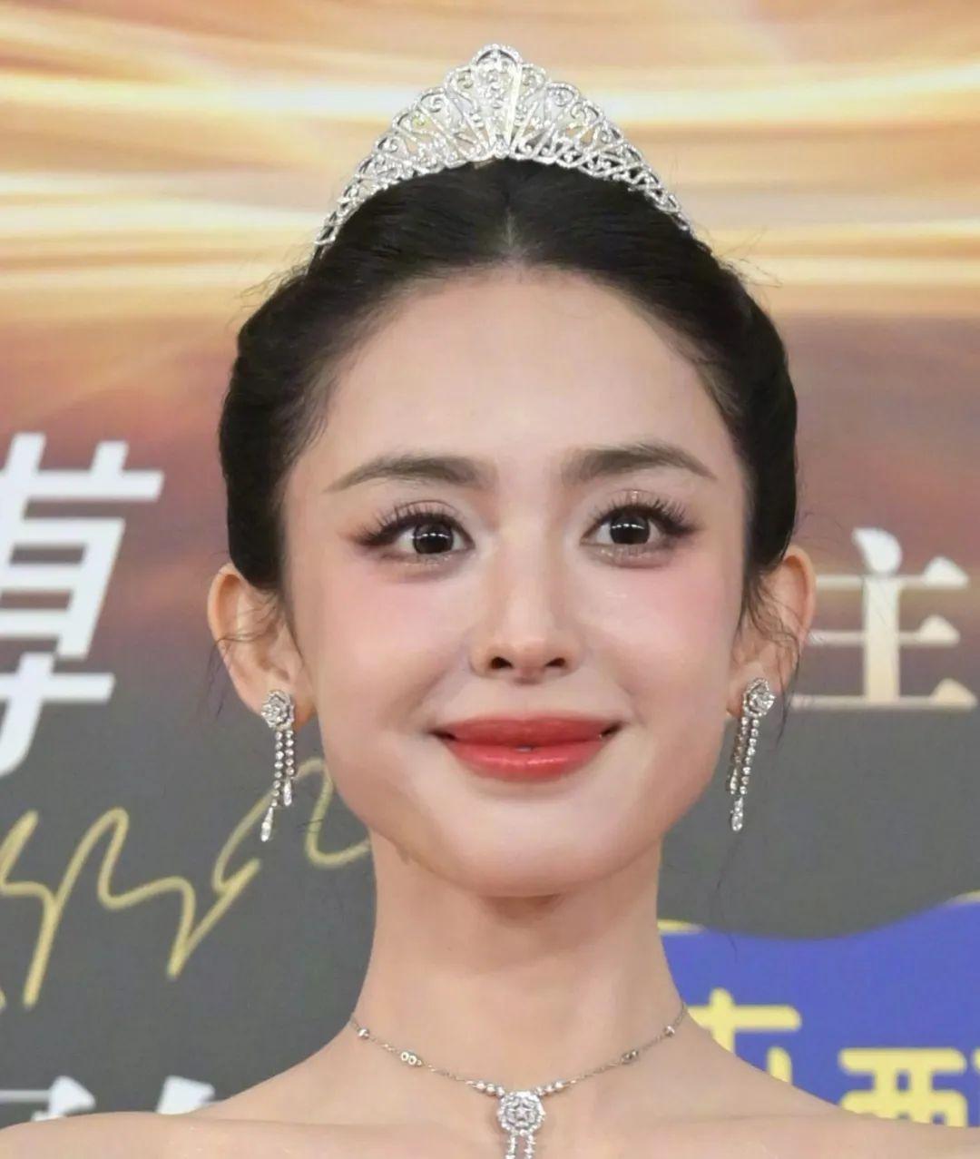 标题明星聚焦微博之夜秦岚毫不掩饰岁月痕迹