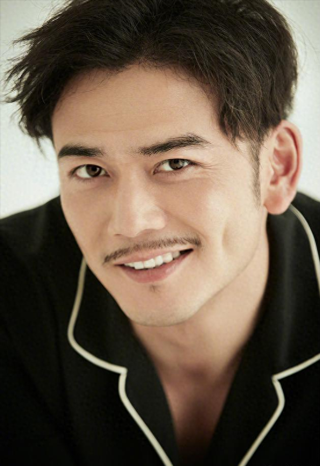 回顾杨烁顶风索要天价片酬油腻耍大牌还与刘涛传绯闻