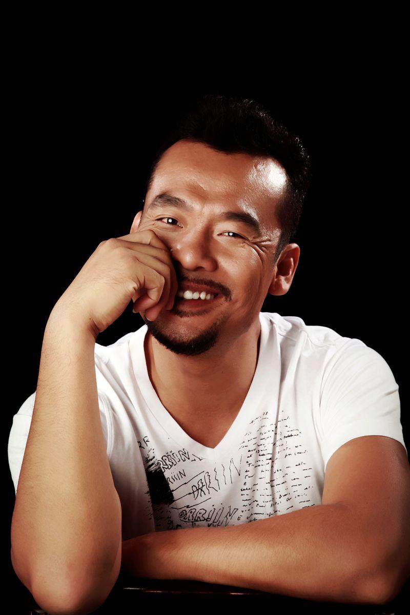 回顾宋佳伦爱喝酒被妻子嫌弃婚后不要孩子改正后成温柔爸爸