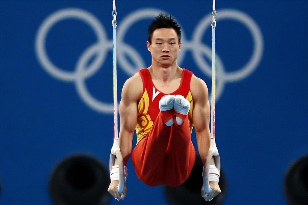 回顾体操冠军杨威08年奥运体操全能王现只能依赖呼吸机生活