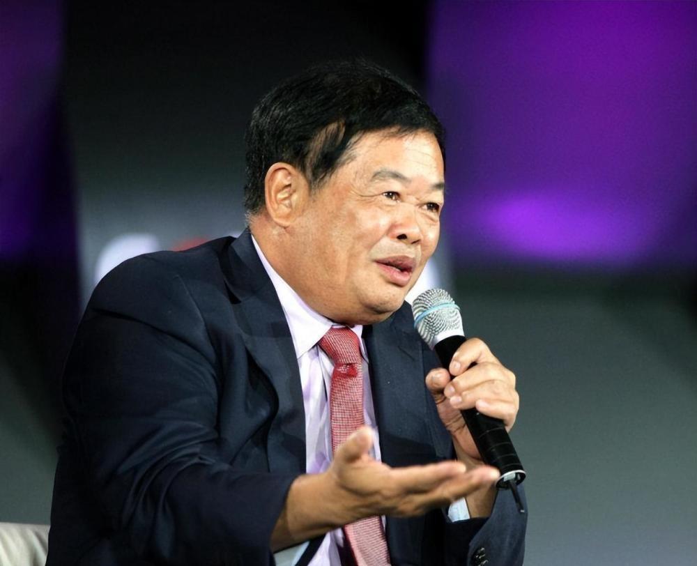 回顾曹德旺我宁捐260亿也不给员工涨一分钱工资这都是为他们好