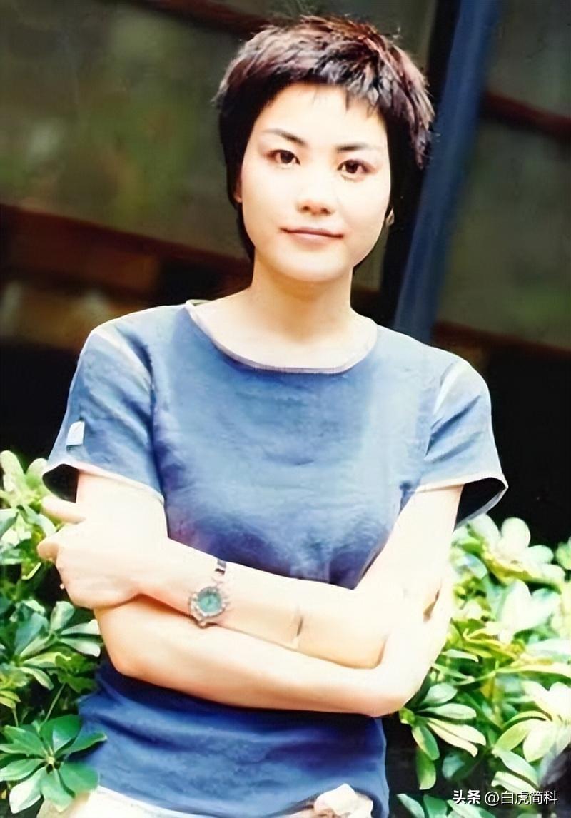 把两位前婆婆当成亲妈离婚后依然如同闺蜜王菲的格局不一般