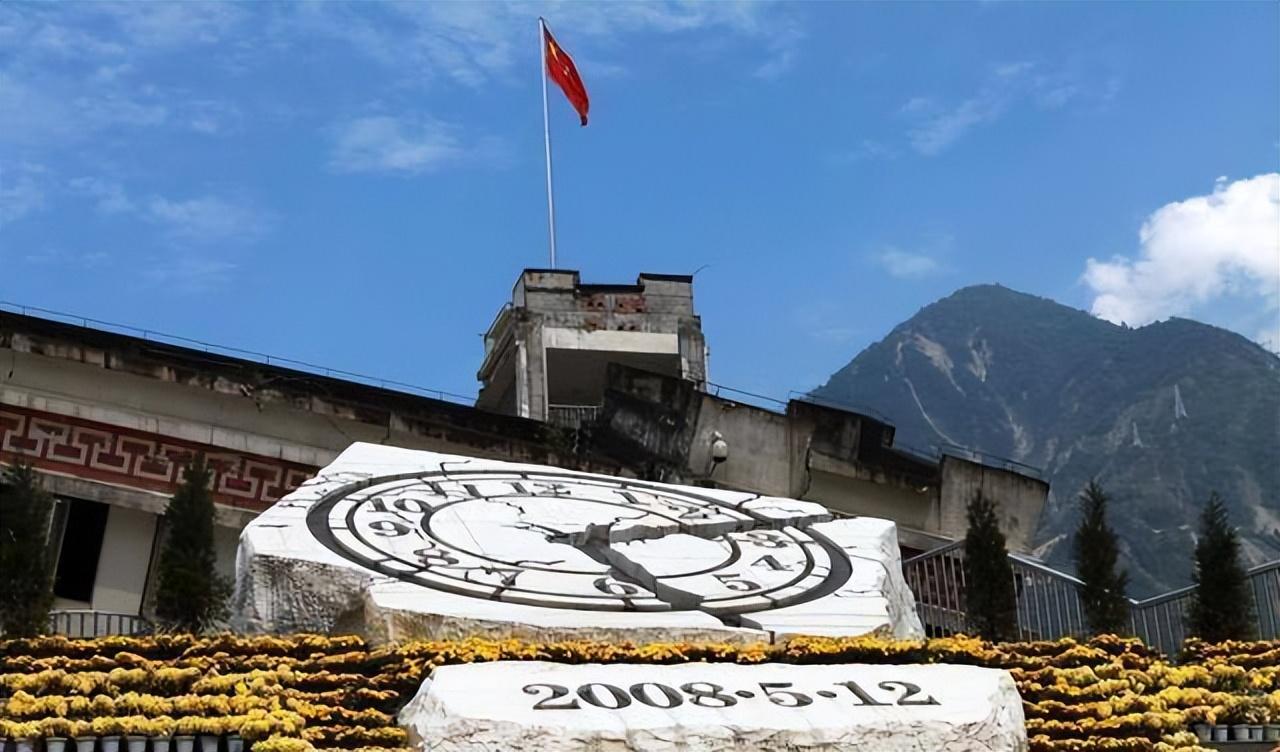 回顾16年前的汶川敬礼娃娃高考文科裸分637北大主动招揽