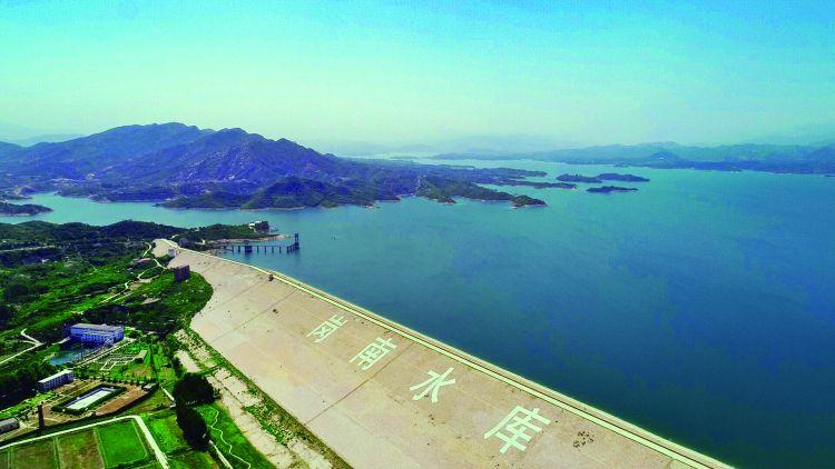 顾名思义,抽水机将下游水库中的水抽到上游水库,从而完成蓄水工作,也