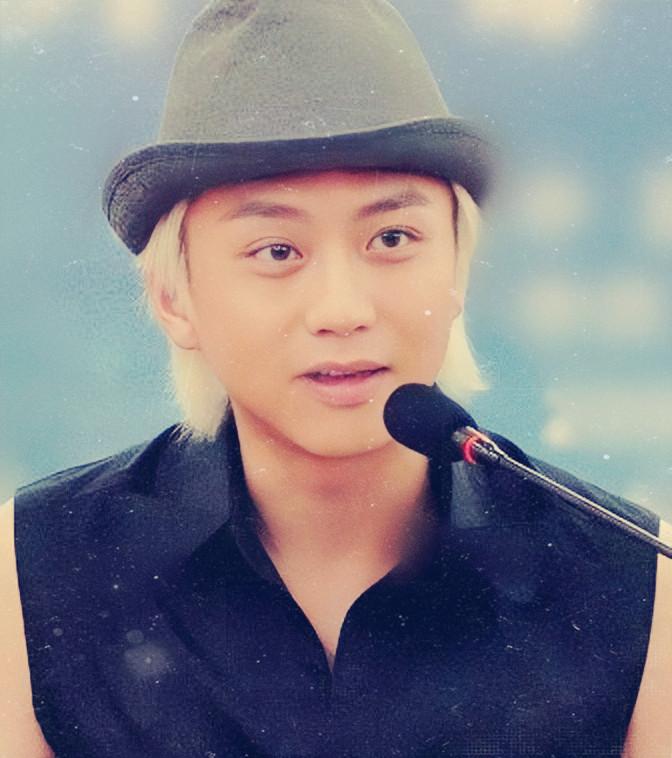 回顾邓超从混混到影视大佬他是如何改写自己人生的