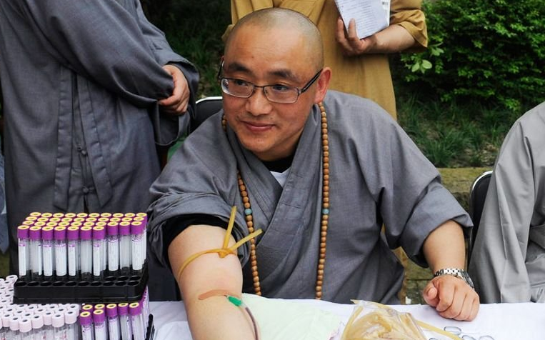 回顾古寺住持深夜被捕警方他是灭门惨案的主犯发生了什么